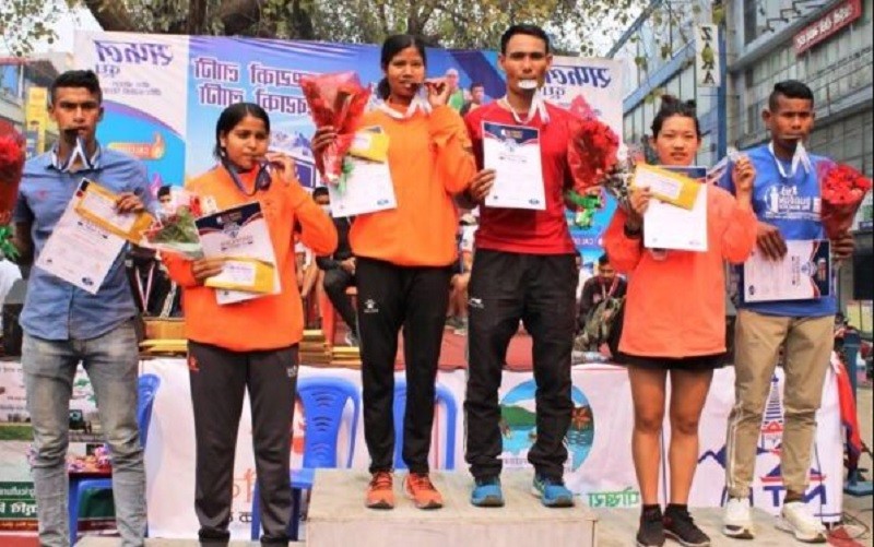 पोखरा अन्तर्राष्ट्रिय म्याराथन :  उपाधि फूलमती र तीर्थलाई