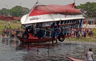 बंगलादेशमा डुंगा दुर्घटना हुँदा कम्तीमा २७ जनाको मृत्यु