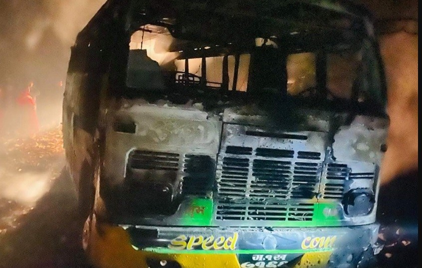 स्याङ्जामा रोकिराखेको यात्रुवाहक बसमा आगलागी , पोखराका केसी पक्राउ