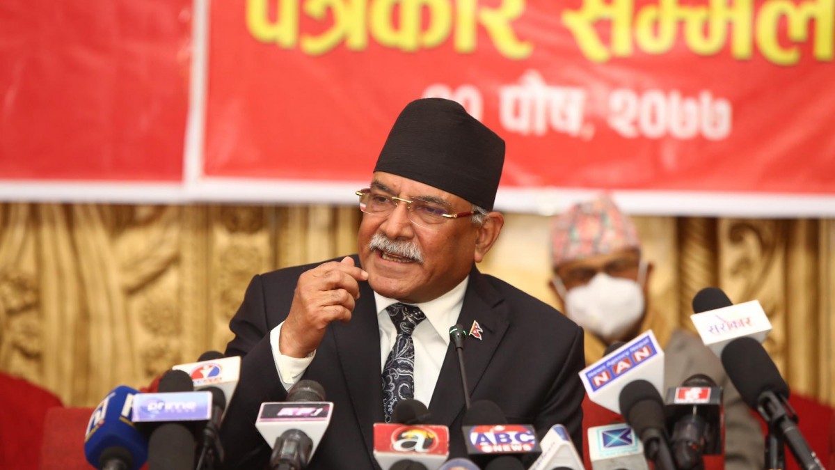 केपी ओलीले अदालतलाई धम्क्याउन थाले : प्रचण्ड