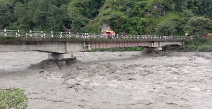 म्याग्दी,कास्कीको लुम्ले क्षेत्रमा भारी वर्षा, खतराको साइरन बजाइयो