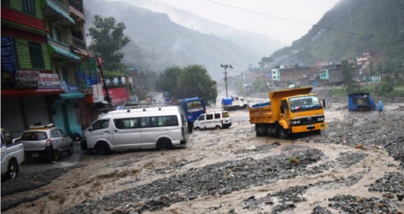 पहिरोले म्याग्दीमा २९ घर विस्थापित, कालीगण्डकीले बेनी तटबन्ध बगाउँदा बजार जोखिममा