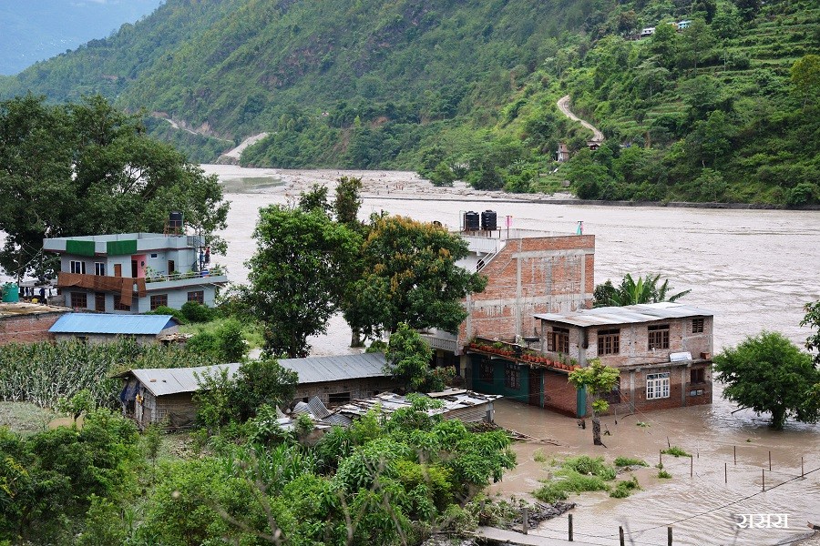 काभ्रेपलाञ्चोकको दोलालघाट पुरानो बजार क्षेत्रका ११ घर डुबानमा