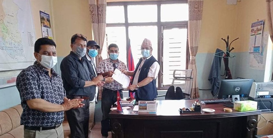 पोखराका ग्यास विक्रेताहरुले कोरोना विरुद्ध खोप नदिएसम्म ग्यास आपुर्ति र बिक्रि वितरण रोक्ने
