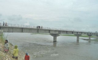पुल अवरुद्ध भएपछि हजारौँको सम्पर्क टुट्यो