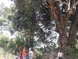 तनहुँ राङरुङमा रुखमा चढ्ने (ट्रि क्लाइम्बिङ) सहासिक खेल शुरु