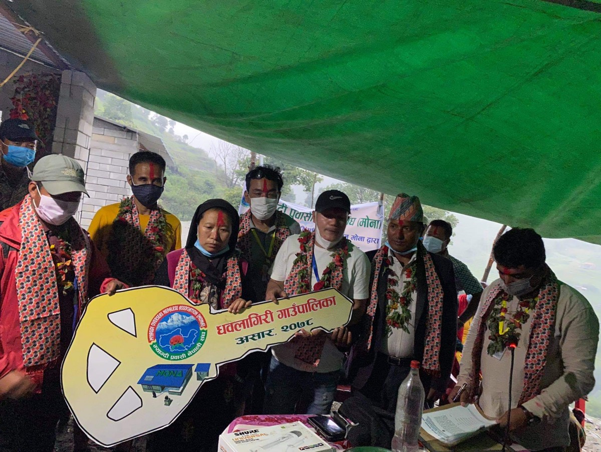 मोना अन्तर्राष्ट्रिय कार्यसमितिद्वारा मालिका र धवलागिरी गाउँपालिकाका बाढी-पहिरो पीडितलाई घर हस्तान्तरण