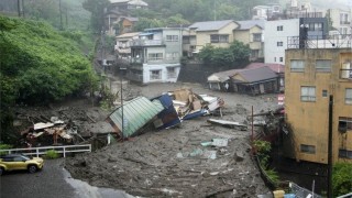 भारी वर्षापछि आएको बाढीले जापानमा दश घर बगायो, बीस जना बेपत्ता
