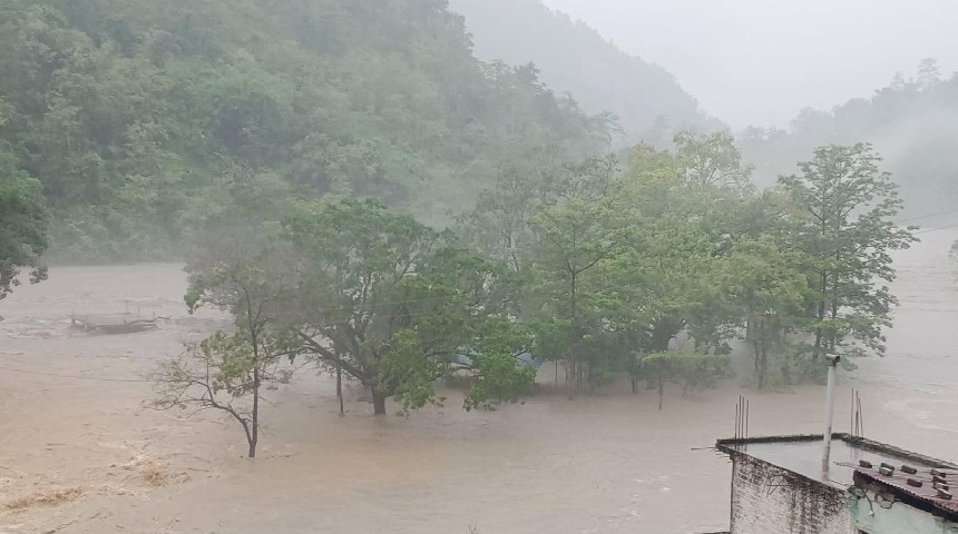 पर्वतमा भारी वर्षाका कारण विश्वकै ठूलो शालिग्राम शिला डुबानमा