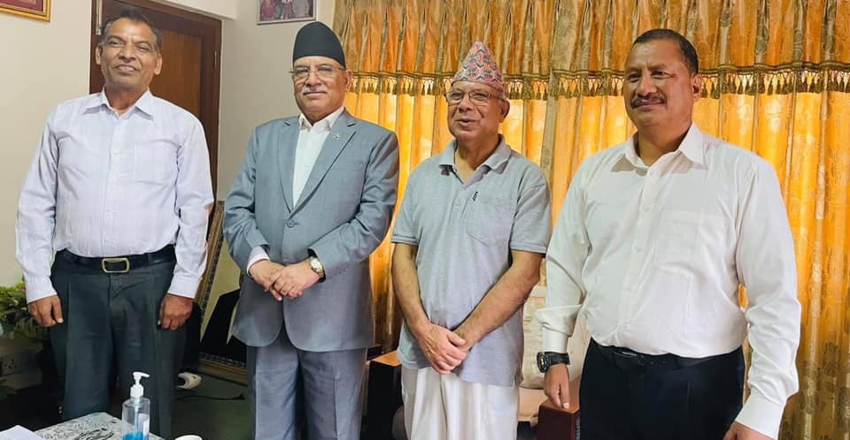 एकाबिहानै प्रचण्ड नेपाल र विप्लव बीच नेपाल निवास कोटेश्वरमा भेटवार्ता