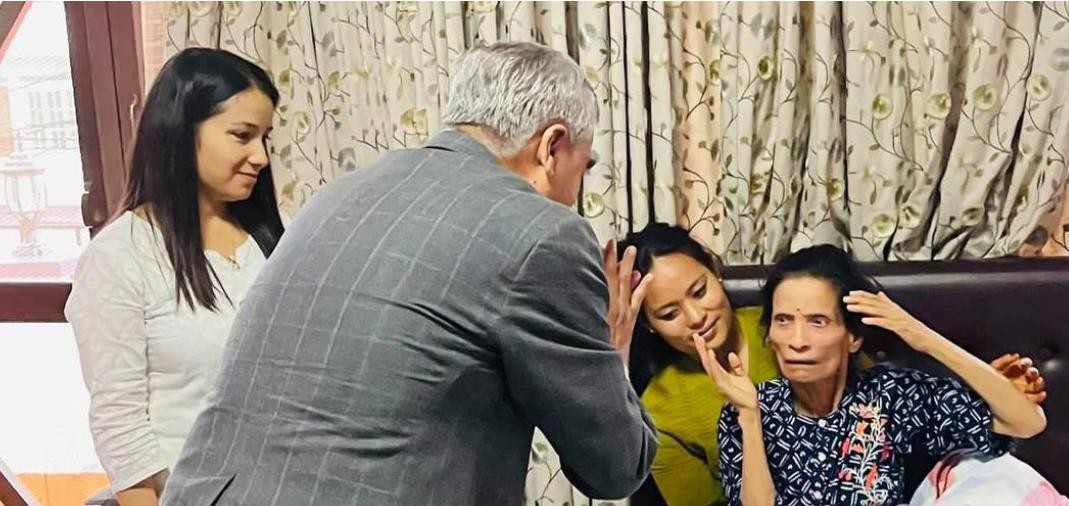 प्रधानमन्त्री देउवाद्वारा सीता दाहालको स्वास्थ्य अवस्थाबारे जानकारी