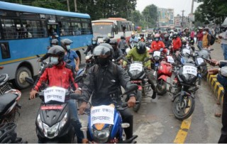 राजधानीमा पठाओ राइडरहरुद्वारा प्रदर्शन
