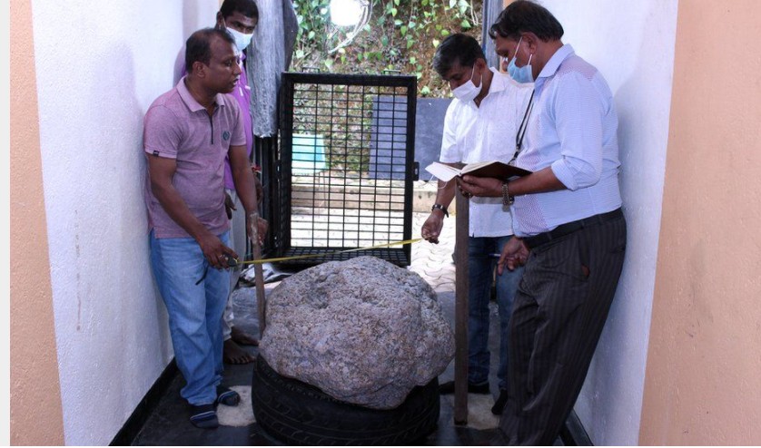 श्रीलंकामा  संसारकै सबैभन्दा ठूलो नीलमणि फेला अन्तर्राष्ट्रिय बजार मूल्य अहिले १० करोड डलर