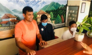 नगरपालिकाका कोभिड फोकल पर्सन खड्का होटलमा लुकाइएको कोरोना खोप सहित पक्राउ