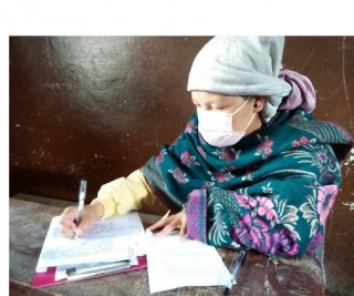 म्याग्दीमा परीक्षा दिँदै सात दिनकी सुत्केरी चनिषा मगर