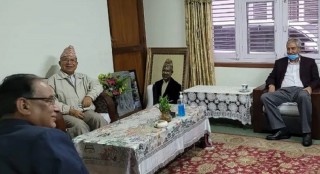 ‘प्रचण्ड’ र माधव नेपाल बालुवाटार पुगे, प्रधानमन्त्री देउवासँग छलफल जारी