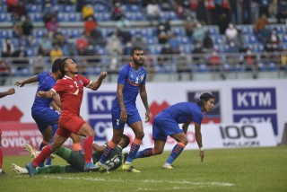 नेपाल र भारतबीच पहिलो हाफमा गोलरहित बराबरी ,एमाले अध्यक्ष फुटबल हेर्न रंगशालामा