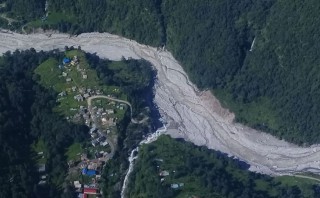 हेलिकप्टरबाट देखिएको मेलम्ची खोलाको दृश्य