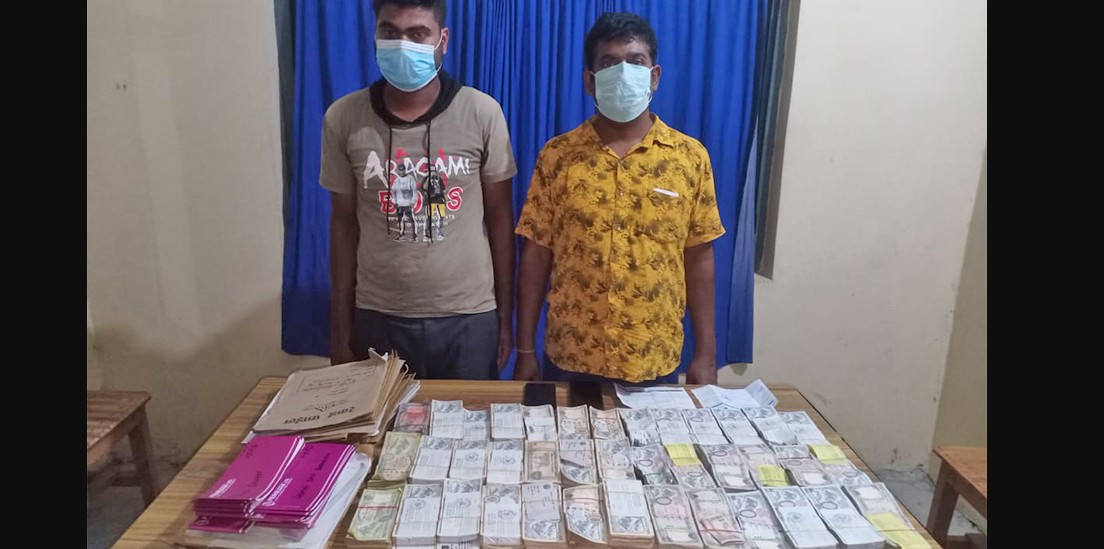 सुन पसलमा छापा मार्दा स्रोत नखुले ३८ लाख ५१ हजार १ सय रुपैया सहित दुई जना प्रकाउ