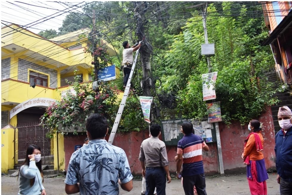 म्याग्दीमा पोलको भाडा नतिर्नेको इन्टरनेट र केबुलको लाइन काटियो