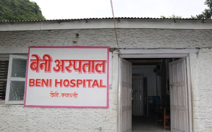 तीन महिनादेखि तलब नपाएपछि बेनी अस्पतालका स्वास्थ्यकर्मी र कर्मचारी धर्नामा