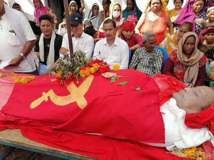 महासचिव विप्लवले दिए आफ्ना जेठा दाई तथा पार्टीका केन्द्रीय सदस्य वीरजंगलाई अन्तिम श्रद्धाञ्जली
