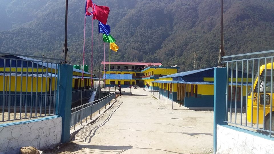 पोखराको हेम्जामा स्कुल बसको ढोकाबाट ख'सेर एक विद्यार्थीको मृ'त्यु