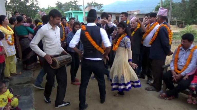 तिहारमा यसरी गाइन्छ भौली गीत