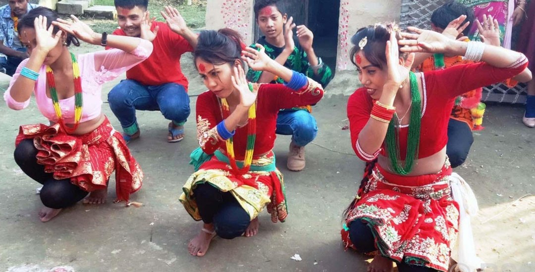 विगतमाझै गुञ्जिएन देउसीभैली