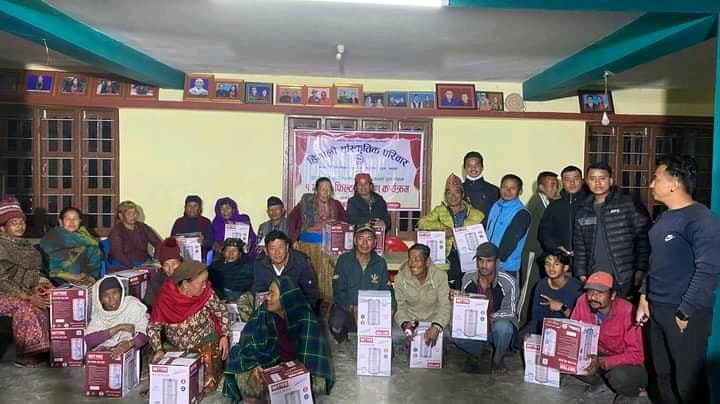 देउसी भैलोबाट उठेको रकमबाट आफ्नै टोलमा फिल्टर वितरण