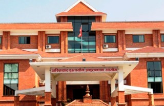 कर्मचारीको बिमा रकम लेखा प्रमुखको खातामा