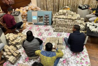 कानपुरमा एक ब्यापारीको घरबाट १५० करोड बरामद
