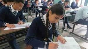 राष्ट्रिय परीक्षा बोर्डले तोके भन्दा ३ गुणा भन्दा बढी  शुल्क लिदै बिद्यालयहरु , बिरोध गर्दा धम्कयाउदै विद्यार्थी