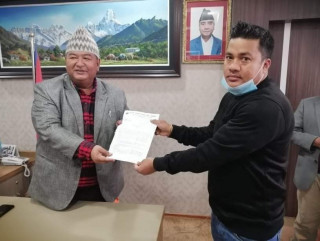 प्रवासी नेपाली एकता मञ्च ओमानले श्रममन्त्री किसान श्रेष्ठलाई बुझायो ६ बुद्वे ध्यानाकर्षण पत्र 