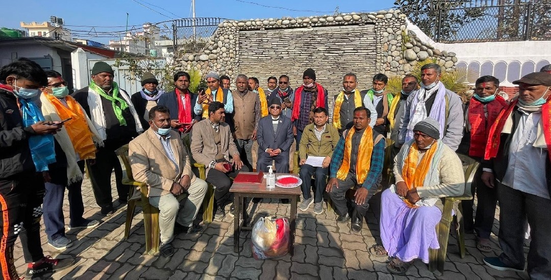 नेकपा एमाले नेता तथा कार्यकर्ता पार्टी त्याग गरी माओवादी केन्द्रमा प्रवेश