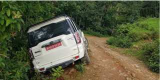 कांग्रेस उपसभापति गुरूङ चढेको गाडी दुर्घटना