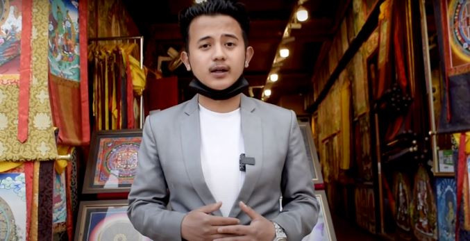 युवतीलाई ‘सेक्स पोजिसन’ सोध्ने युट्युवर पक्राउ