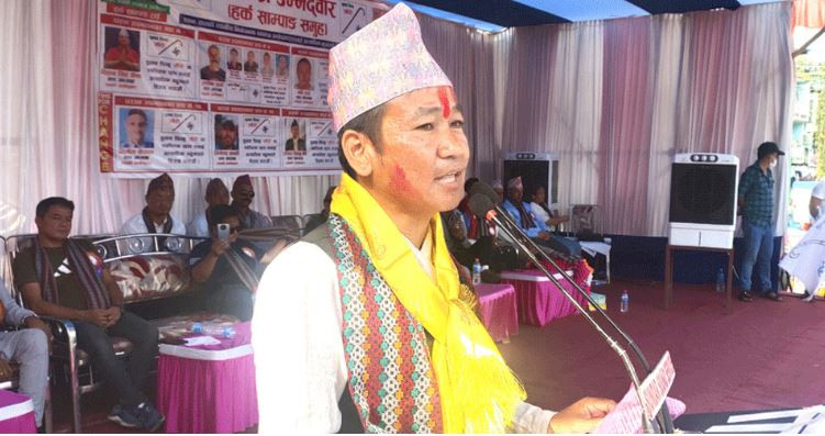 गाडी बेचेर सडकका खाल्डा टाल्न रोलर किन्ने हर्क साम्पाङको घोषणा