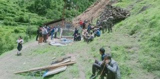 पावर हाउसमा मृतकका परिवारलाई गाउँपालिकाको राहत