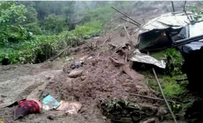 म्याग्दीमा पहिरोले ६ परिवार विस्थापित,दुखुखोलाको पुल बन्द