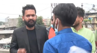 कामपाका प्रमुख साह शिक्षण विधि निरीक्षण गर्न सामुदायिक विद्यालयमा