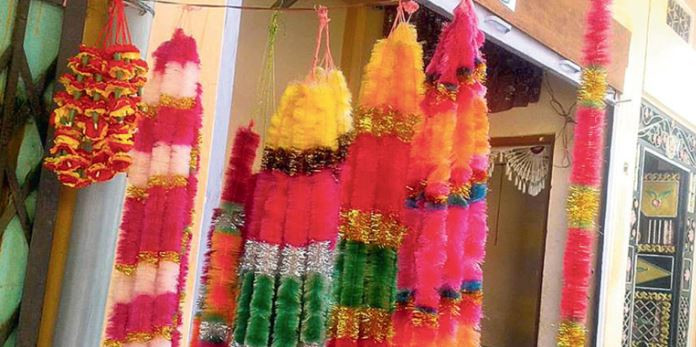 प्लास्टिकका माला र फूल बेचे १ लाखसम्म जरिवाना