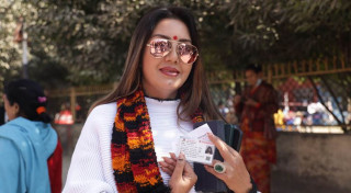 कलाकार राजनीतिमा आउनैपर्छ:करिश्मा