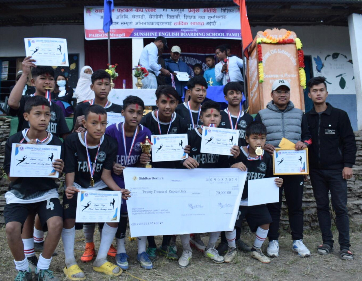 सनसाइन फुटबल कपको उपाधि माउन्ट एभरेष्टलाई 