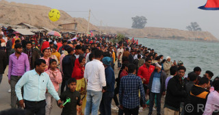 निर्माणाधीन भरत तालमा पर्यटकको घुँइचो