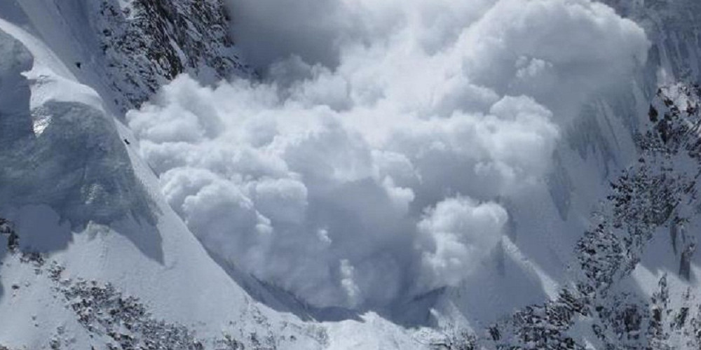 फ्रान्सको हिम पहिरोमा परी ५ जनाको मृत्यु