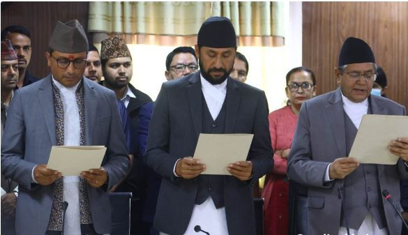 रवि लामिछाने र स्वर्णिम वाग्लेले लिए शपथ, उपेन्द्र यादव अनुपस्थित
