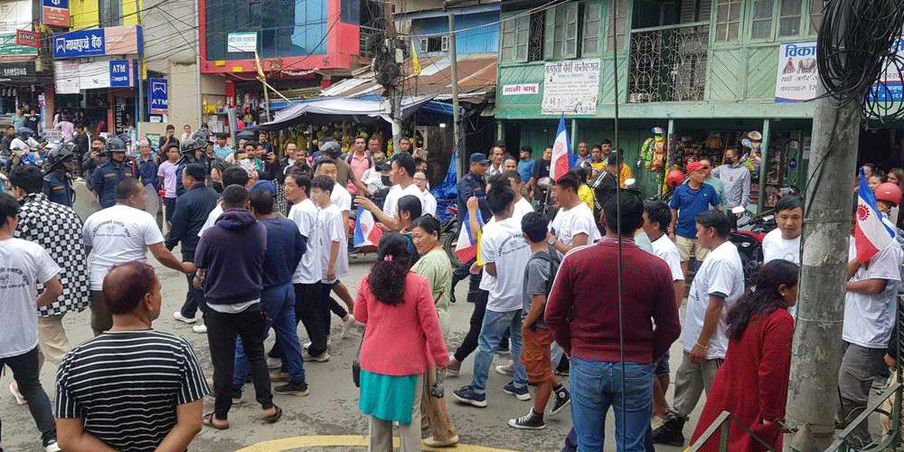 इलाममा योगेश भट्टराईलाई कालो झण्डा