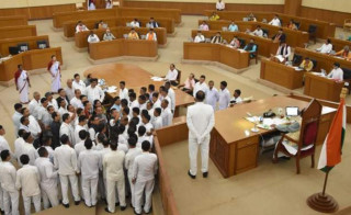 सांसदले पोर्न भिडियो हेरे पछि............