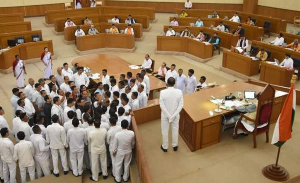 सांसदले पोर्न भिडियो हेरे पछि............